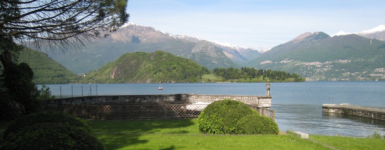 Exclusive villa with dock on Como Lake
