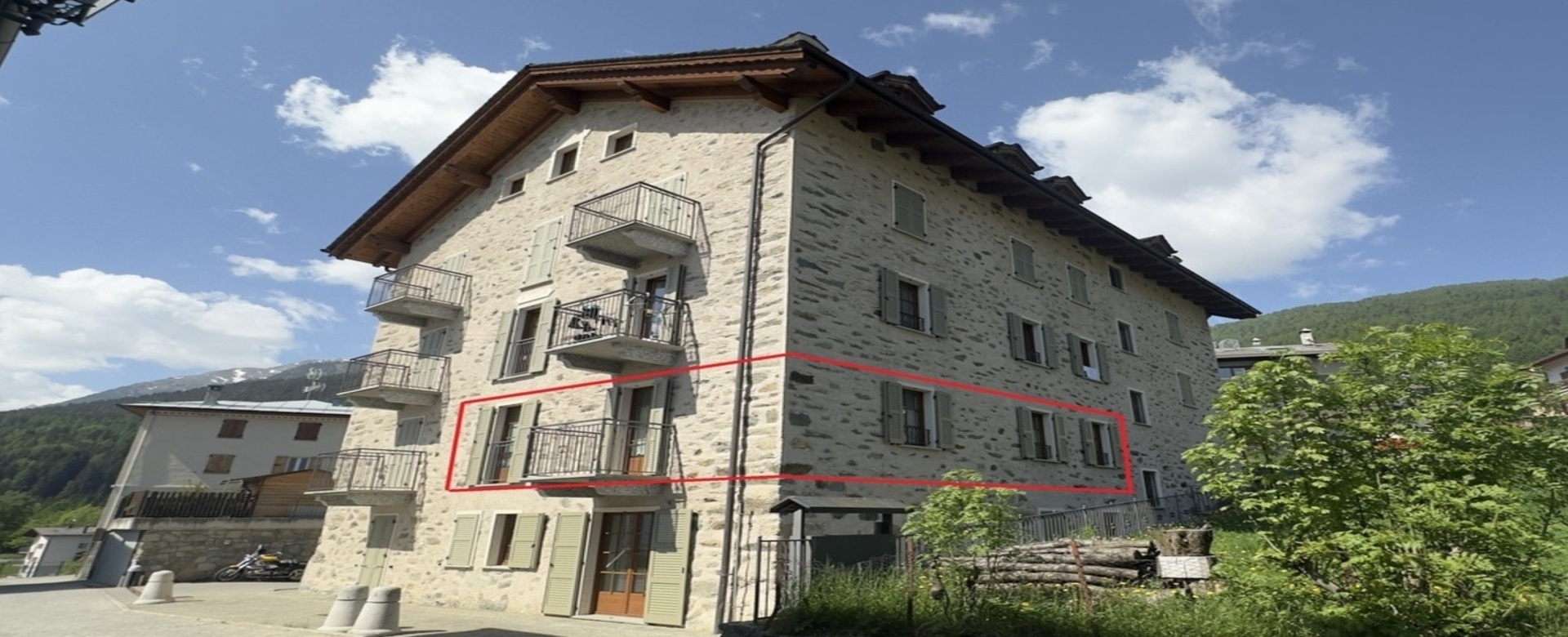 Trilocale arredato in casa in sasso